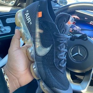 Off white vapormaxs sz 10.5